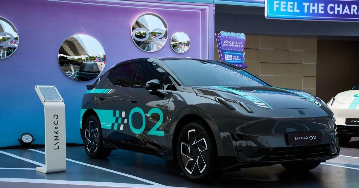 Lynk & Co 02 ra mắt: xe điện cá tính và cuộc chơi bán hàng mới