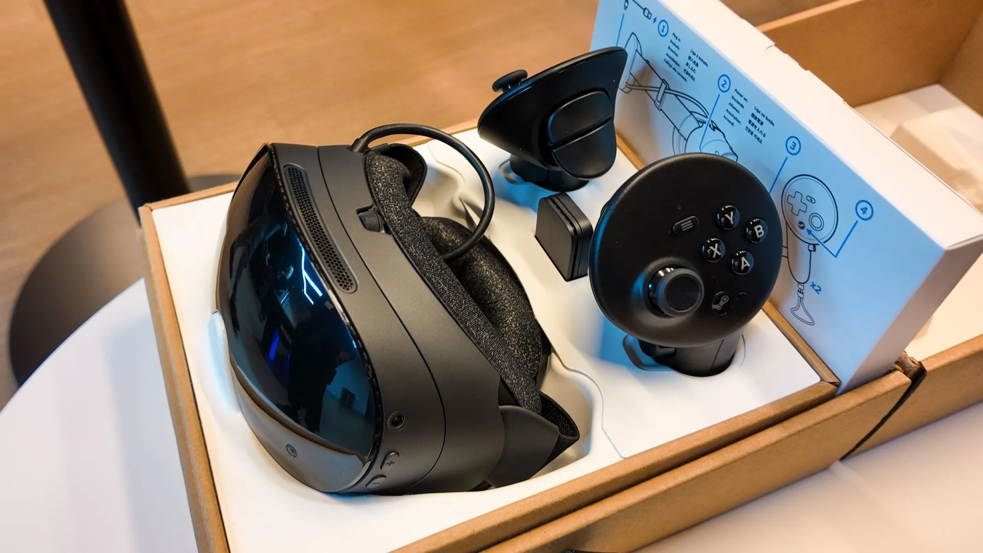 Steam Frame: Đặt trước, tặng Half-Life: Alyx và tham vọng VR cao cấp của Valve
