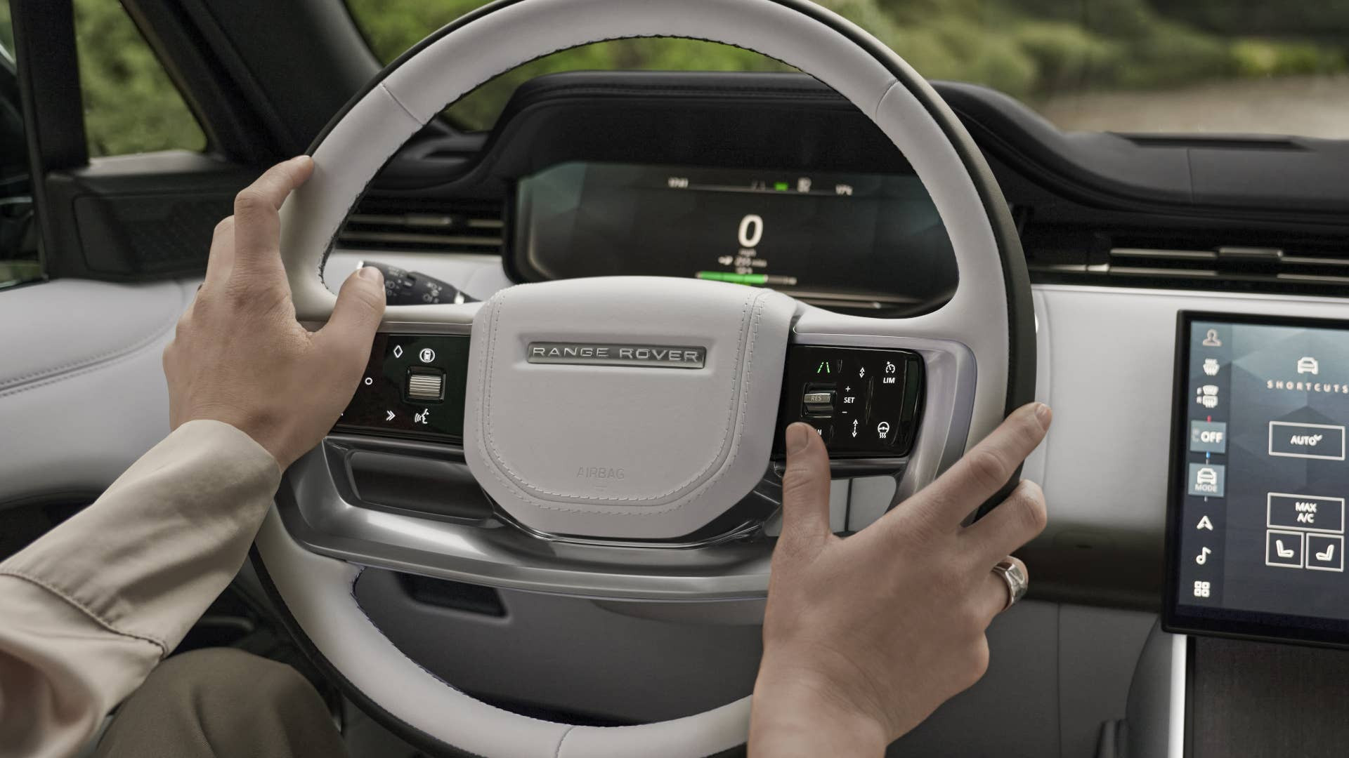 Range Rover Electric: SUV điện hạng sang giữ nguyên bản sắc nhưng nâng tầm