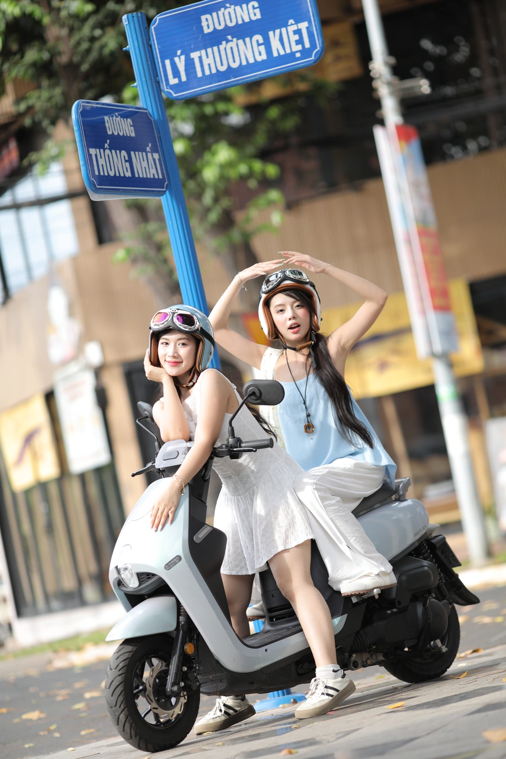 Khi xe tay ga trở thành phụ kiện thời trang của thế hệ trẻ