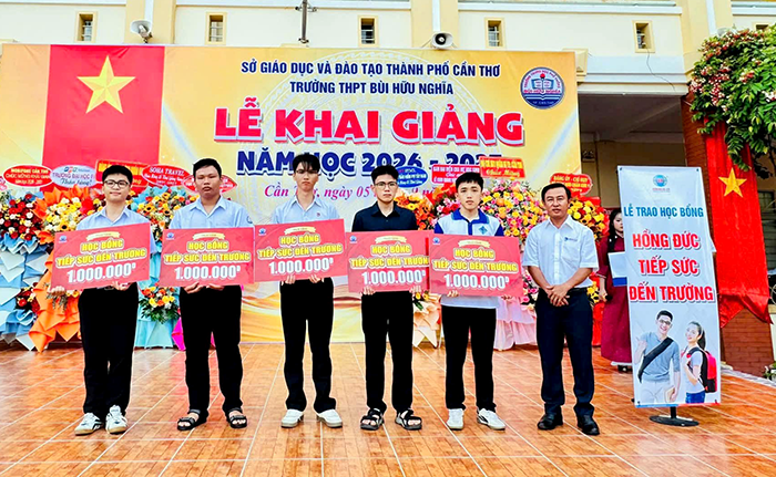 Học bổng doanh nghiệp cho trẻ em khó khăn: phụ huynh nên bắt đầu từ đâu?
