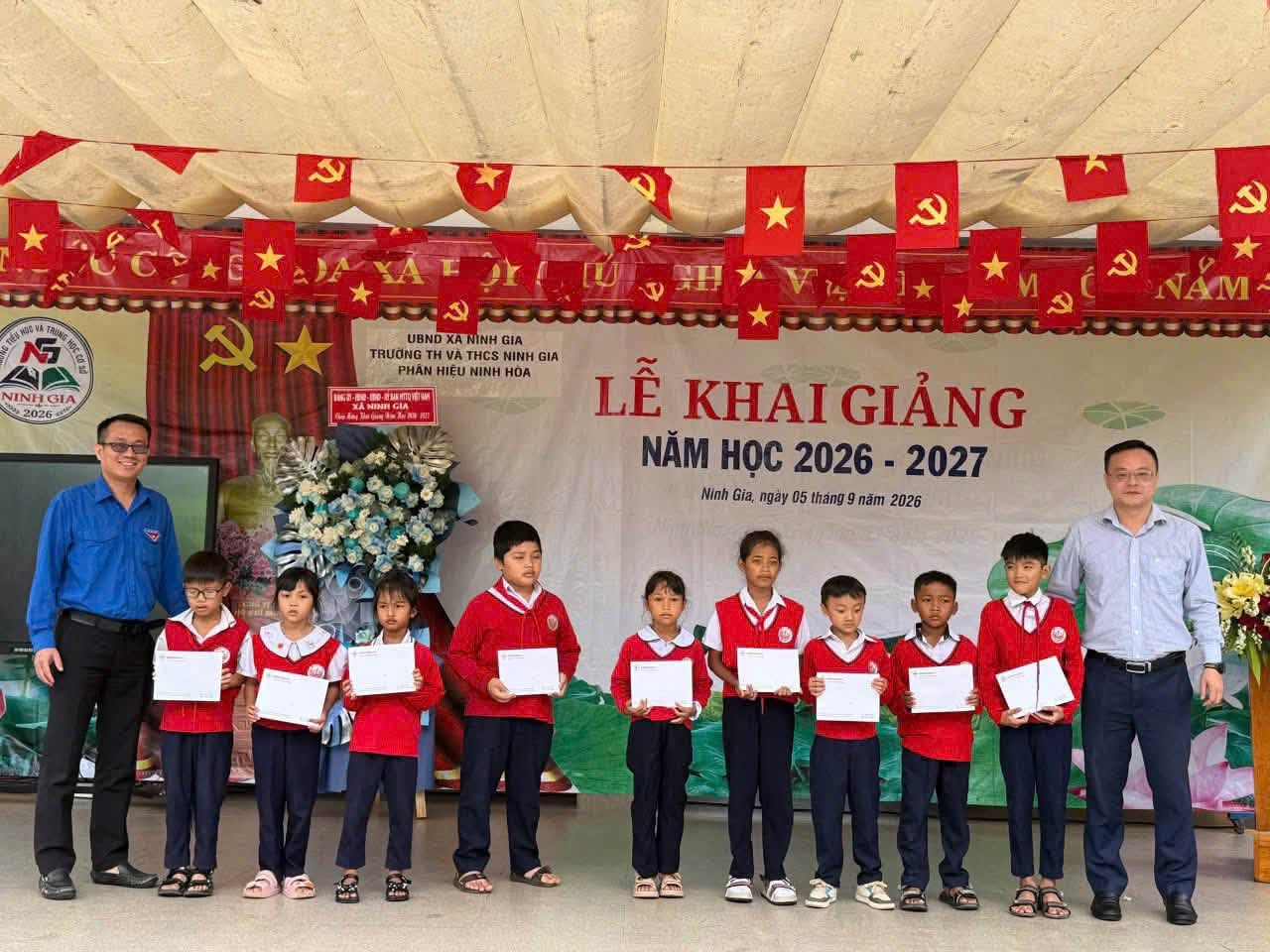 Học bổng doanh nghiệp cho trẻ em khó khăn: phụ huynh nên bắt đầu từ đâu?