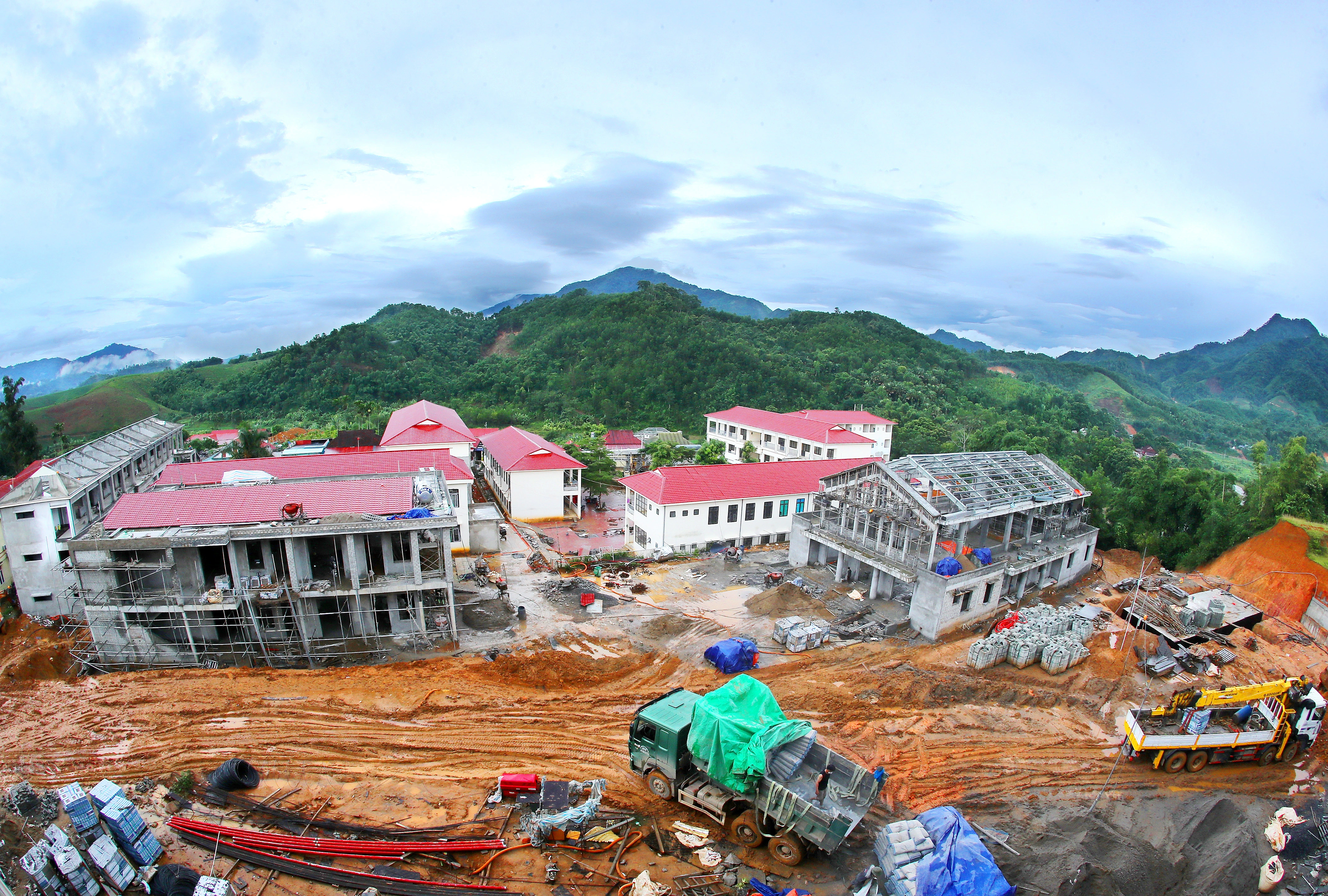 Những ngôi trường mới ở vùng biên: hạ tầng đổi cơ hội học tập