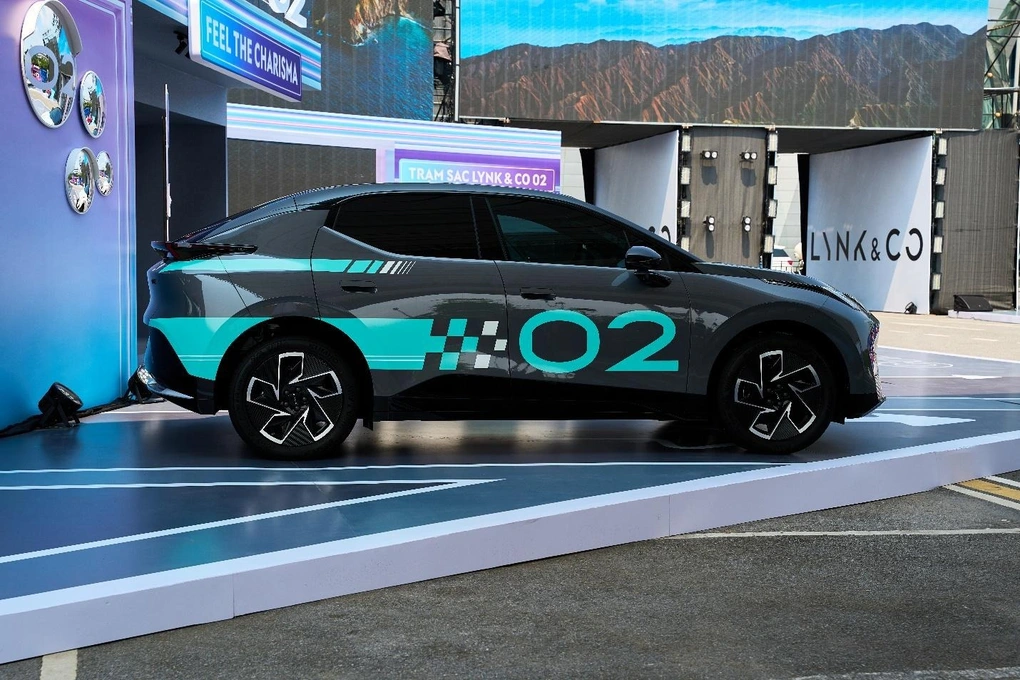 Lynk & Co 02 ra mắt: xe điện cá tính và cuộc chơi bán hàng mới