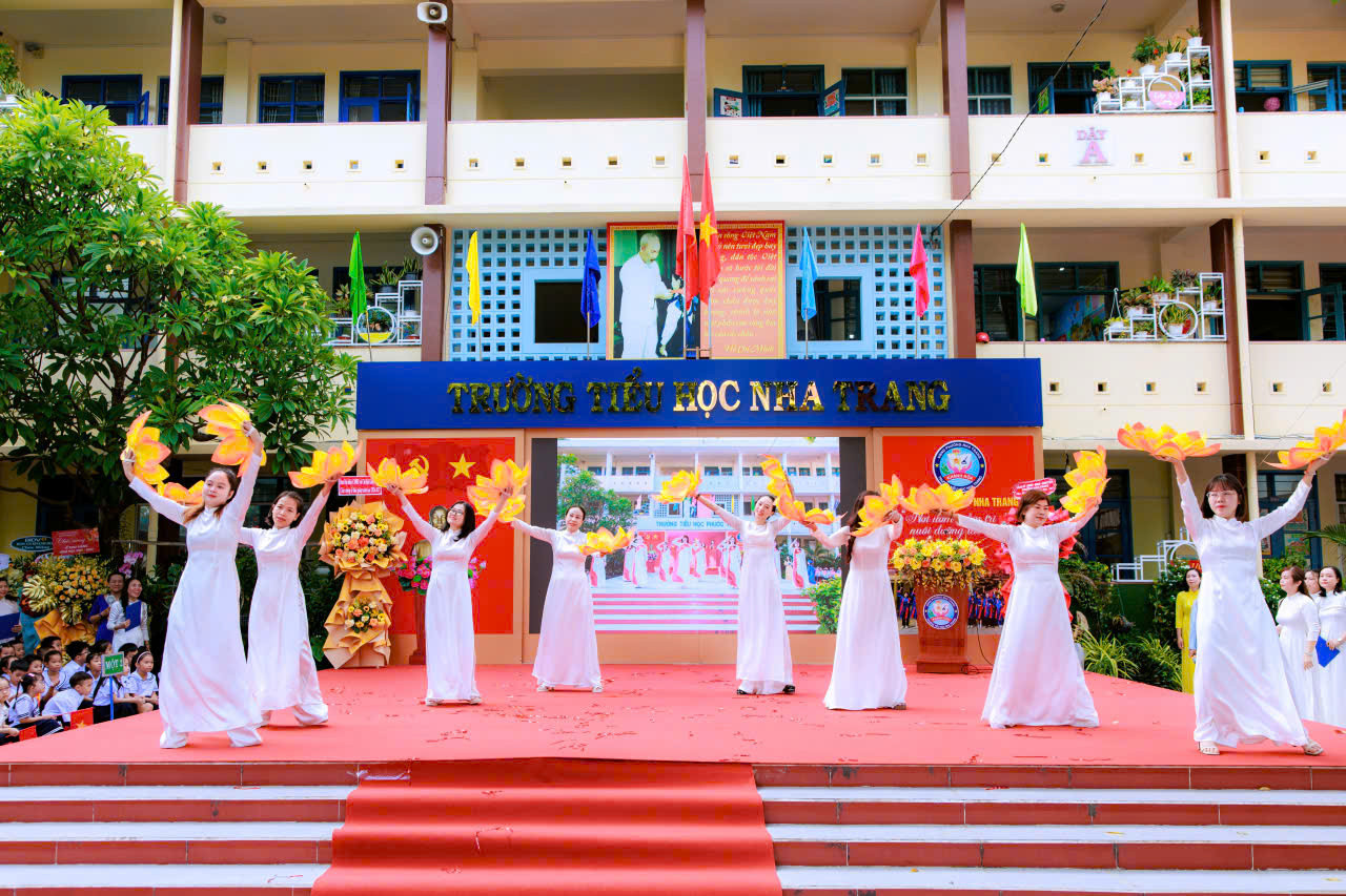 Quản lý ‘siêu trường’ 10.500 học sinh: thách thức và lối ra