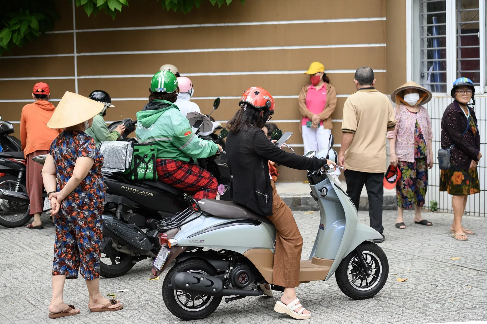 Trường học chưa sẵn sàng chăm sóc trưa, phụ huynh lao đao theo lịch học mới
