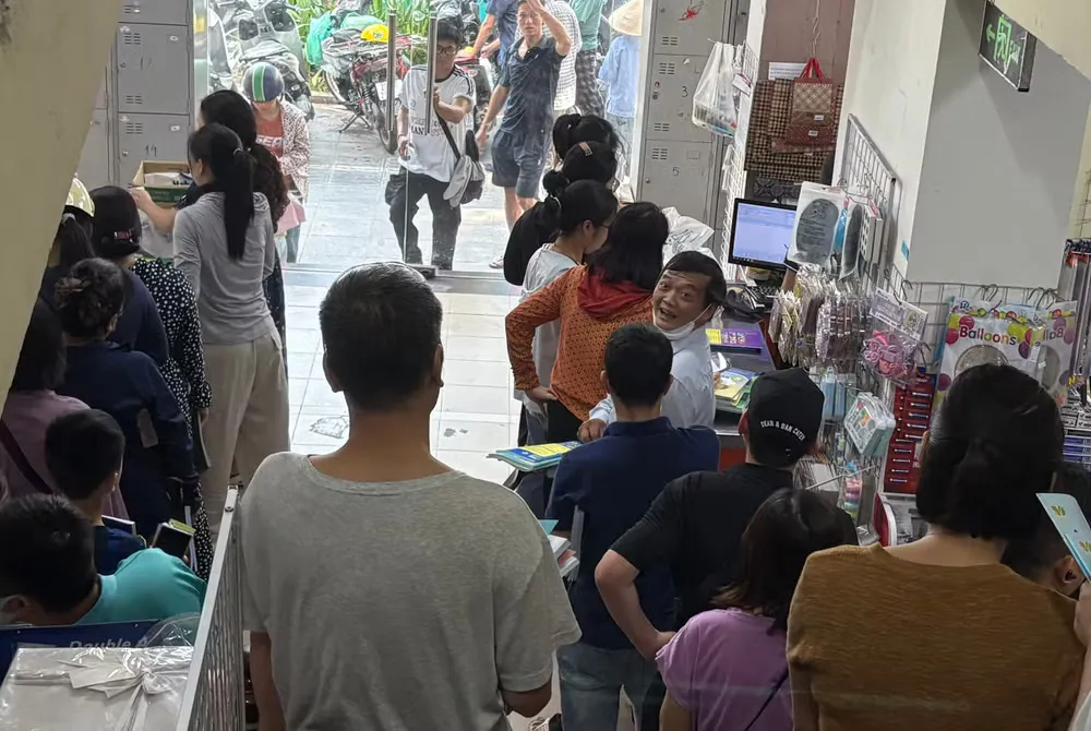 Phụ huynh vẫn chật vật vì thiếu sách giáo khoa đầu năm học