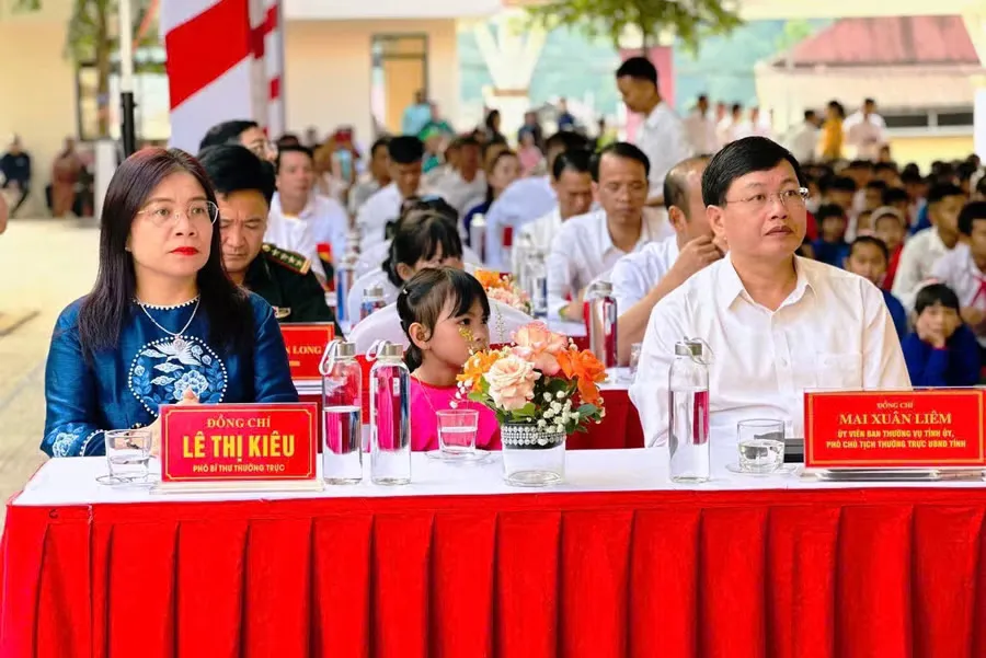Từ lớp ghép chật hẹp đến trường nội trú hiện đại ở vùng biên
