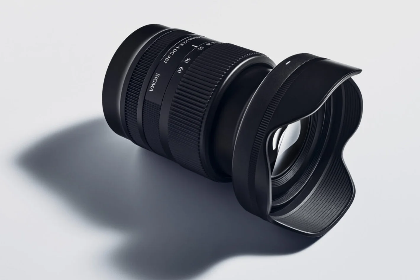 Sigma 20-60mm f/2.8-4 DG: Chuẩn mực mới cho ống kính zoom compact tiêu chuẩn