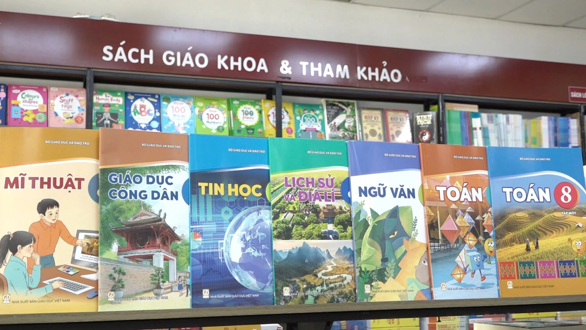 Nhà xuất bản Giáo dục phát hành 228 triệu bản sách: học sinh có đủ sách năm học mới?