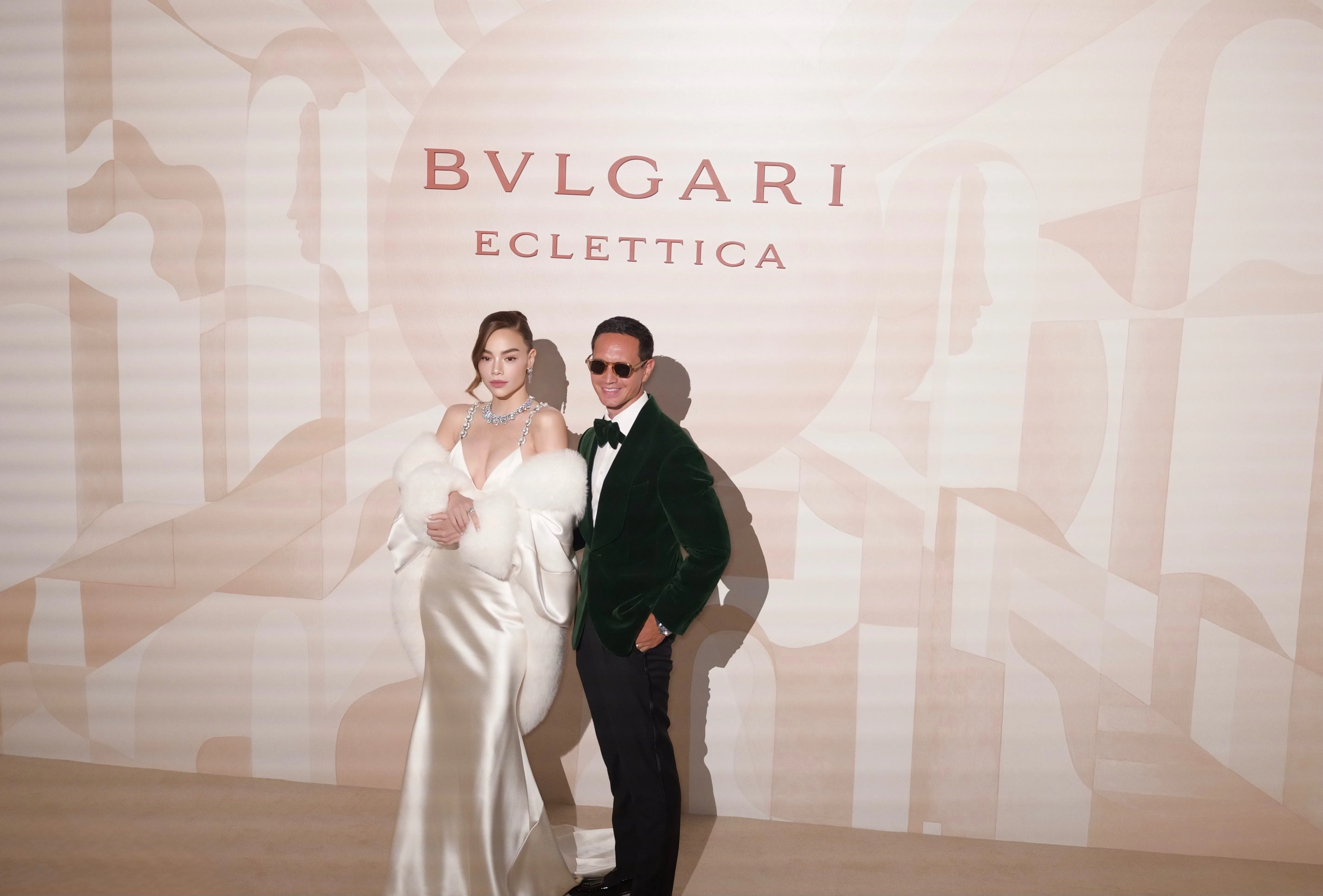 Hồ Ngọc Hà tại Bvlgari Shanghai: haute couture gặp trang sức cao cấp