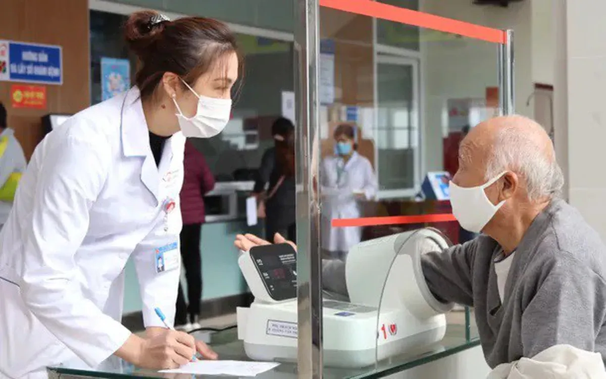 Khám sức khỏe miễn phí tận nhà: Đổi cách tiếp cận chăm sóc người cao tuổi yếu thế