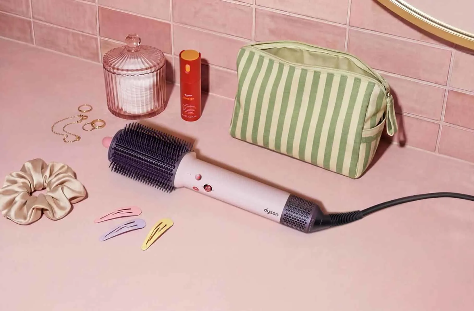 Dyson Airsmooth: Bàn chải sấy tóc thông minh cho tóc xoăn