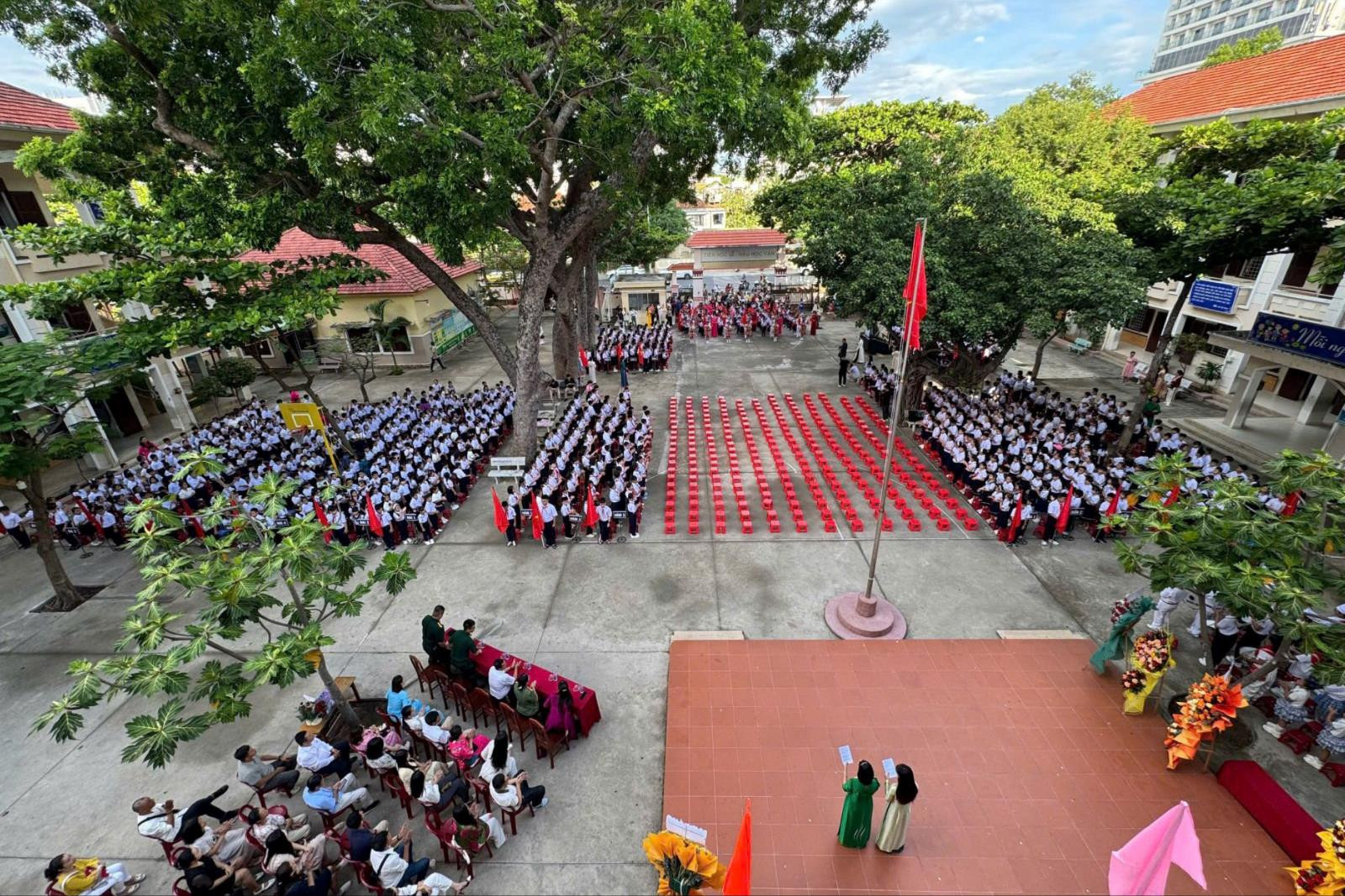 Quản lý ‘siêu trường’ 10.500 học sinh: thách thức và lối ra