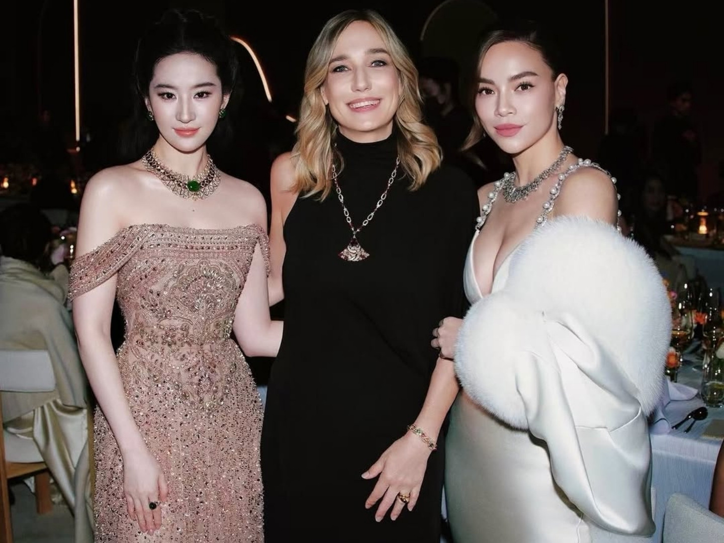 Cách Sao Kết Hợp Trang Sức Cao Cấp Với Haute Couture Trên Thảm Đỏ