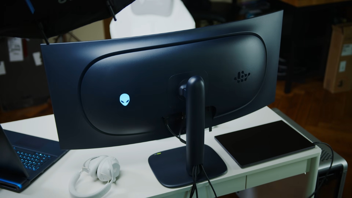 Alienware AW3926QW ultrawide 5K QD-OLED: mạnh nhưng có đáng tiền?