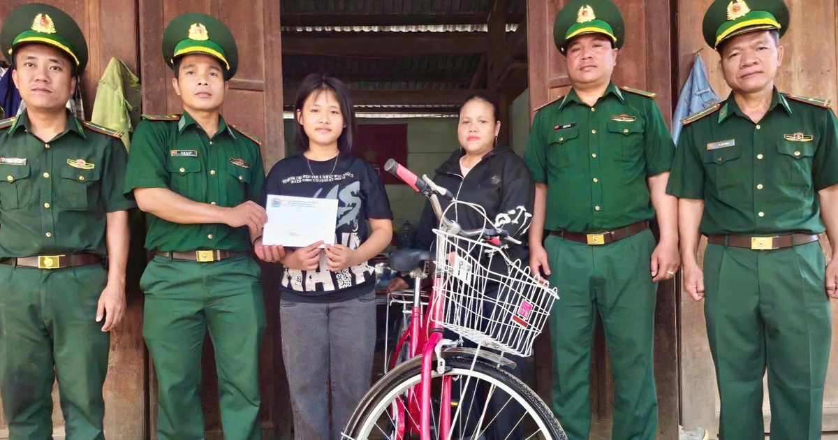 Những món quà thiết thực giữ học sinh khó khăn ở lại trường