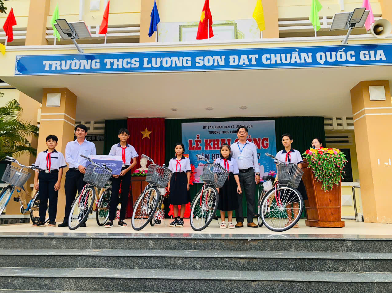 Học bổng doanh nghiệp cho trẻ em khó khăn: phụ huynh nên bắt đầu từ đâu?
