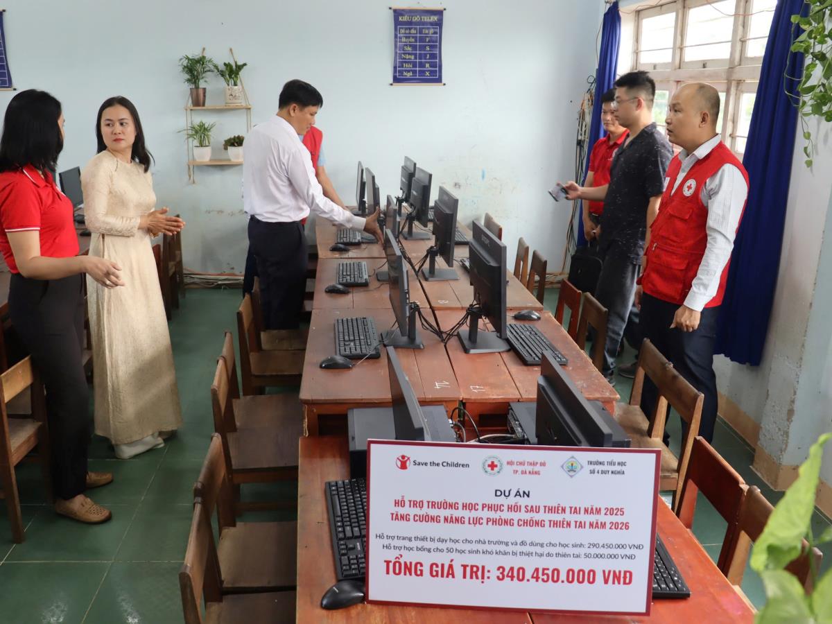 Hỗ trợ học sinh vùng lũ: Từ học bổng đến năng lực ứng phó