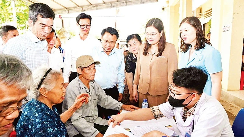 Bác sĩ tình nguyện và mạng lưới y tế cộng đồng nơi biên giới