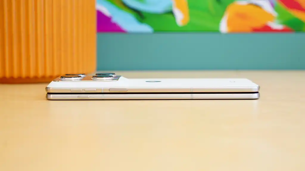 Motorola Razr Fold màn hình rộng: cơ hội vàng hay bước lùi trước Galaxy Z Fold 8?