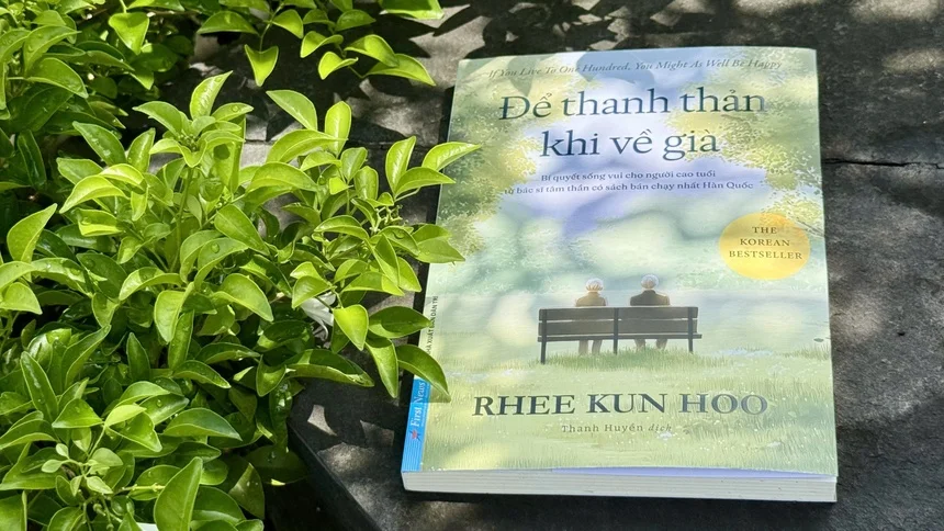 Tiền tiết kiệm hay mối quan hệ: Cái nào quyết định tuổi già?