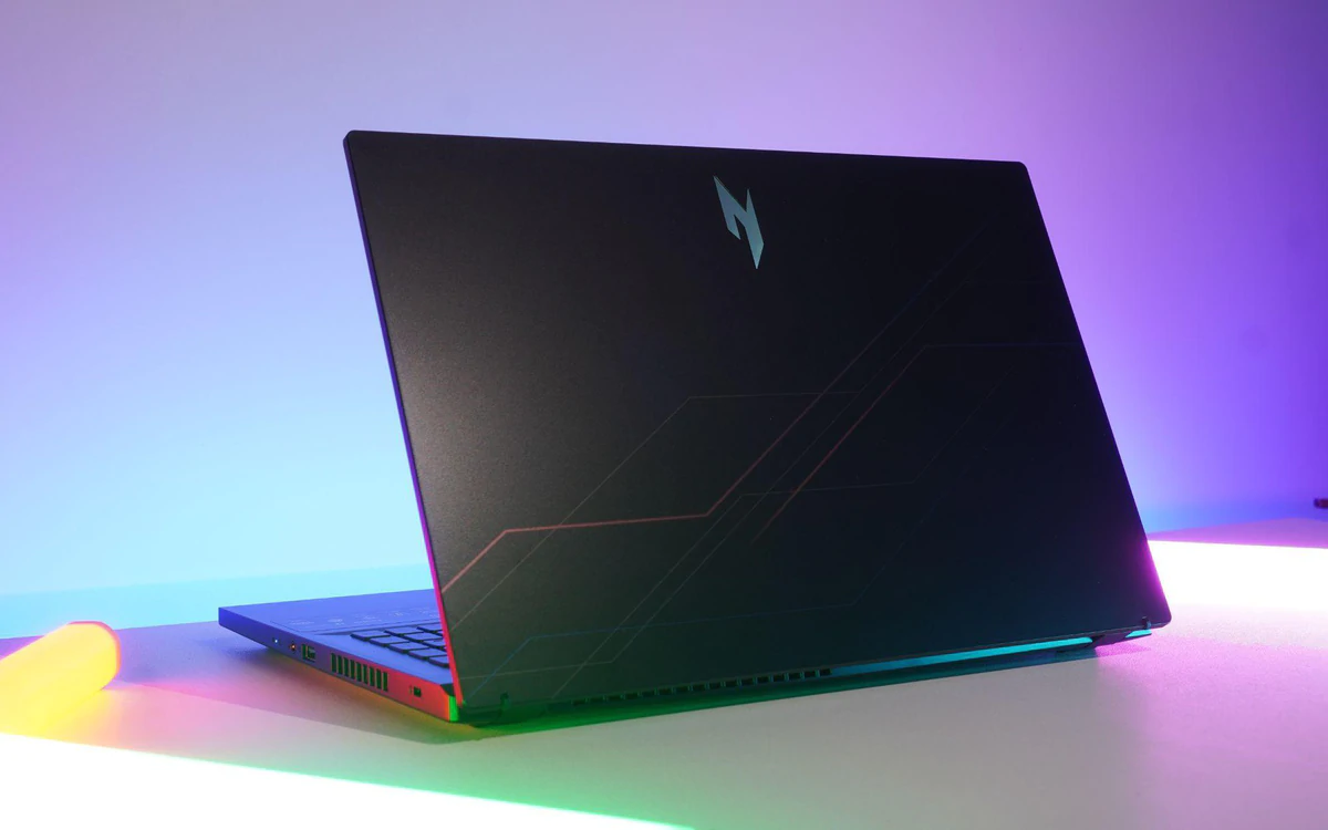 Tại sao GPU mạnh không đủ: Cách chọn màn hình laptop gaming thông minh