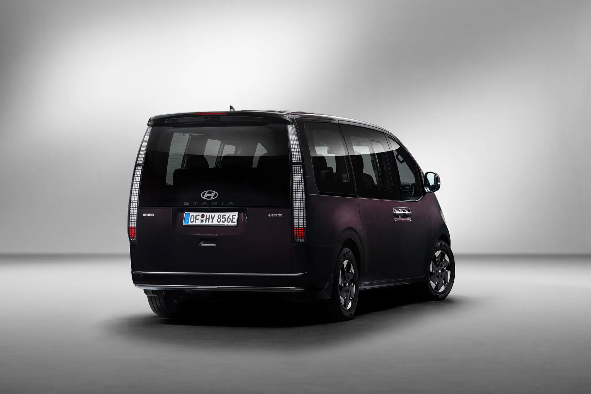 Hyundai Staria Electric: MPV điện 9 chỗ thách thức Volkswagen ID.Buzz