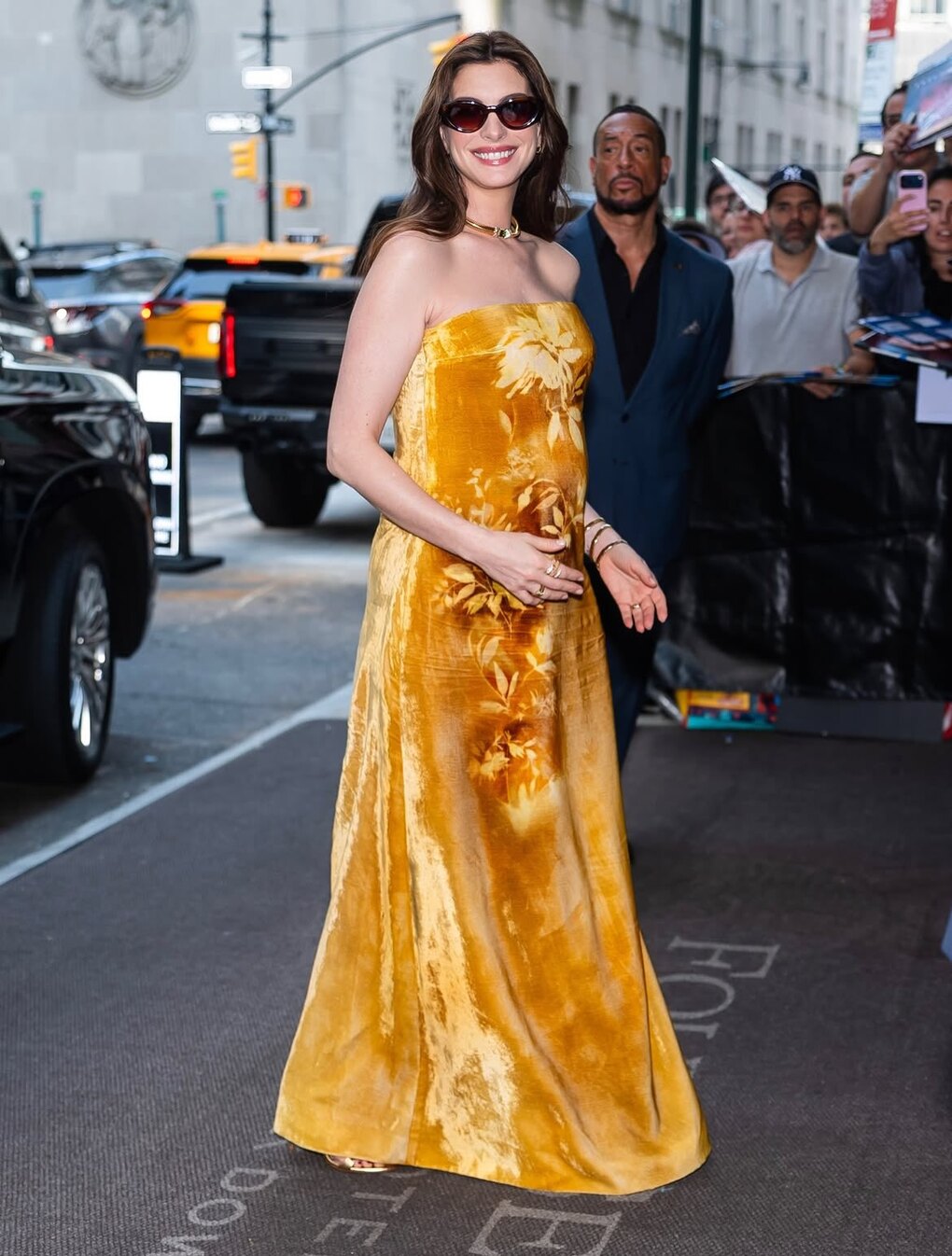 Anne Hathaway và nghệ thuật thời trang bầu sang trọng