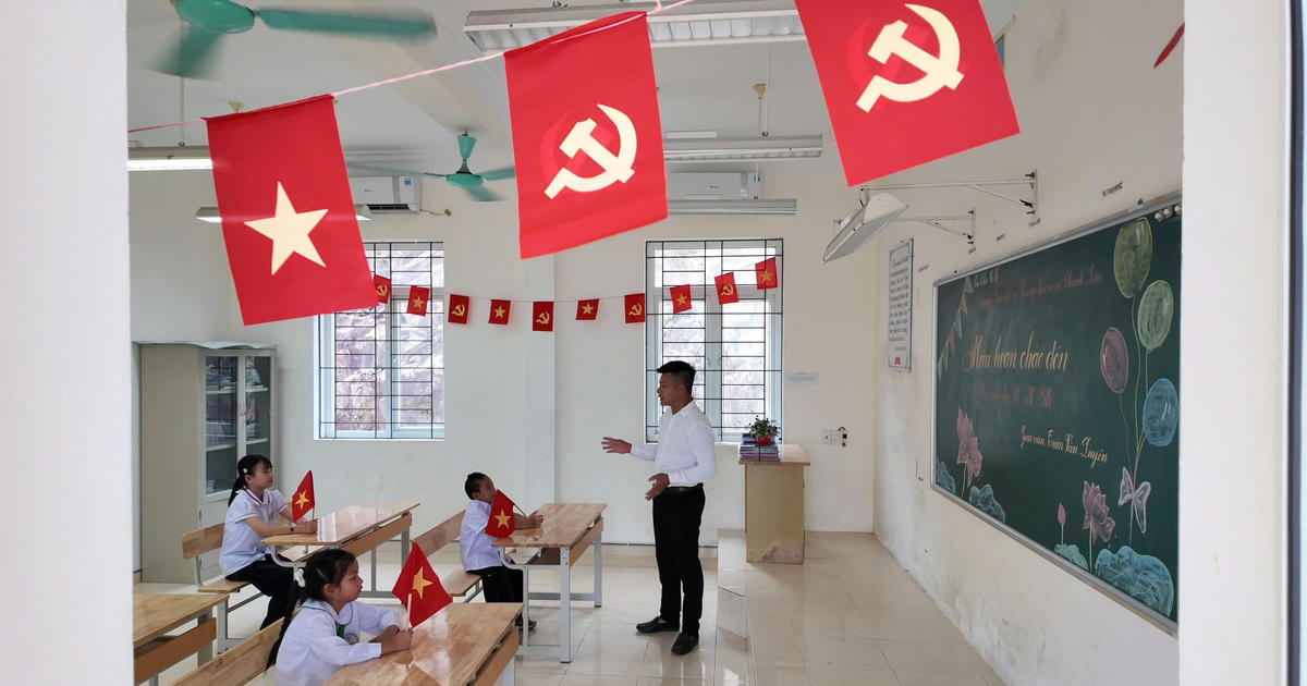 Lễ khai giảng giữa biển khơi và lời khẳng định về quyền học của trẻ em đảo tiền tiêu