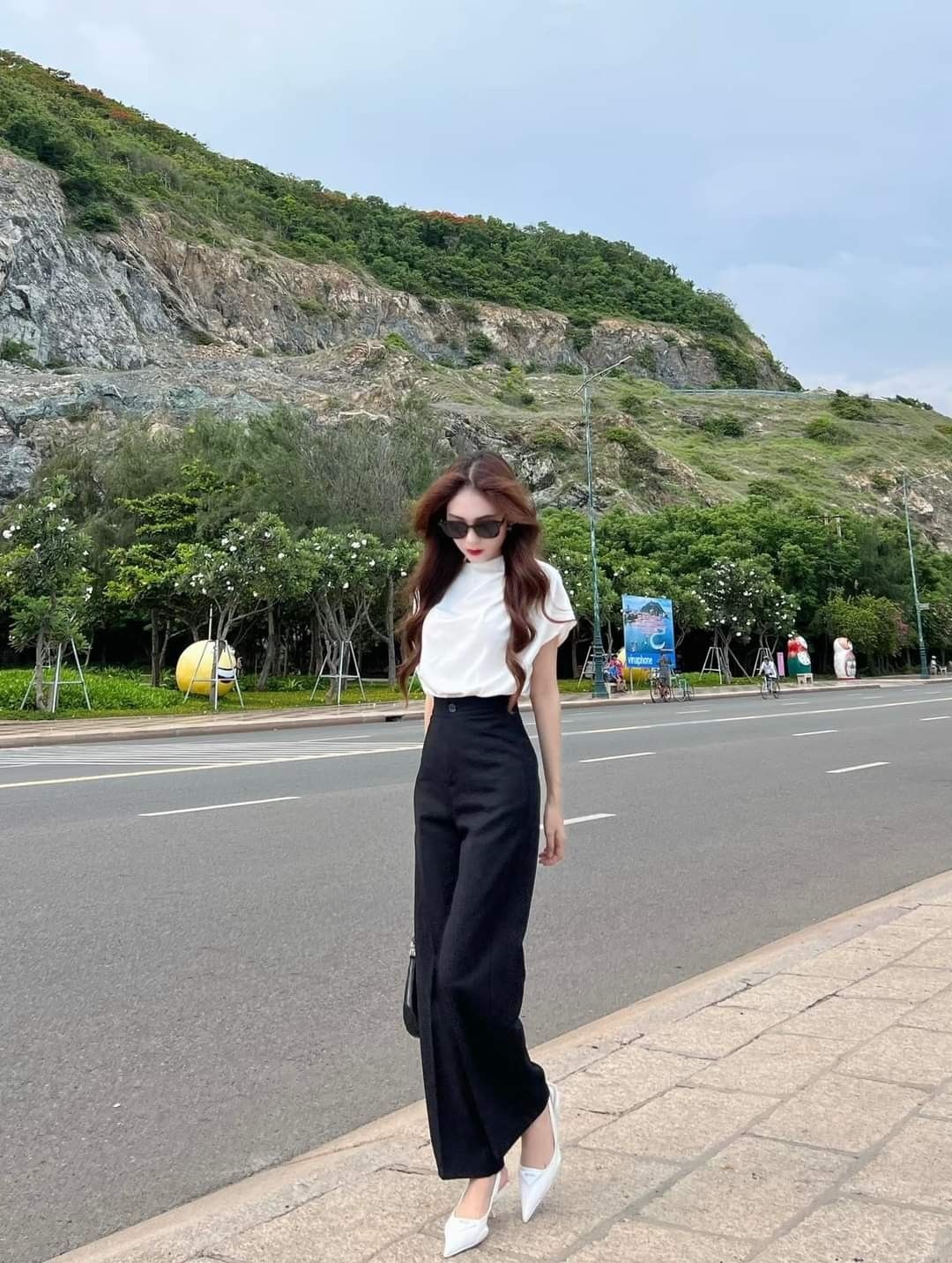 Quần ống rộng thanh lịch hơn với 5 kiểu giày bệt mùa thu