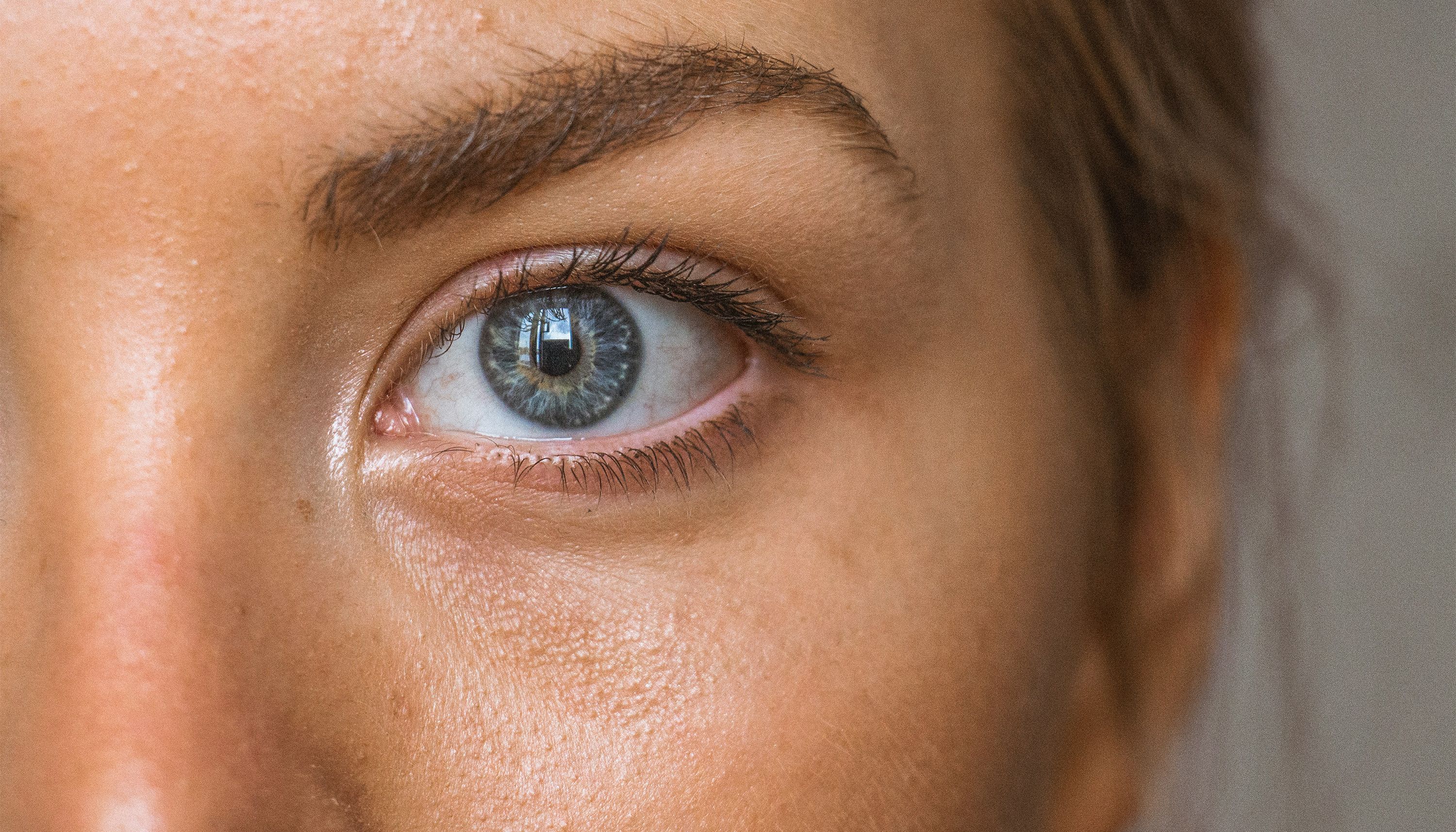 Từ lớp phủ dày đến skin-like finish: nền tảng đang thay đổi thế nào?