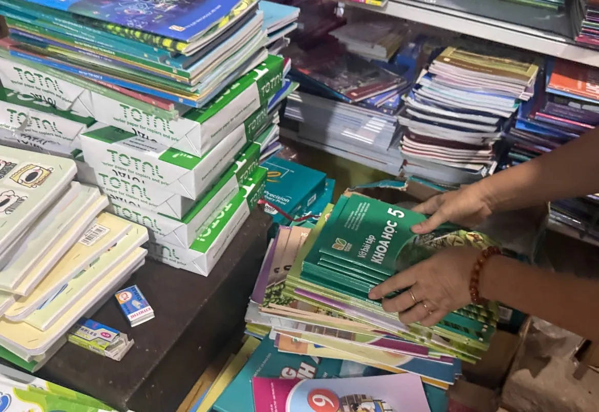 Sách giáo khoa khan hiếm cục bộ: lỗi nằm ở khâu phân phối