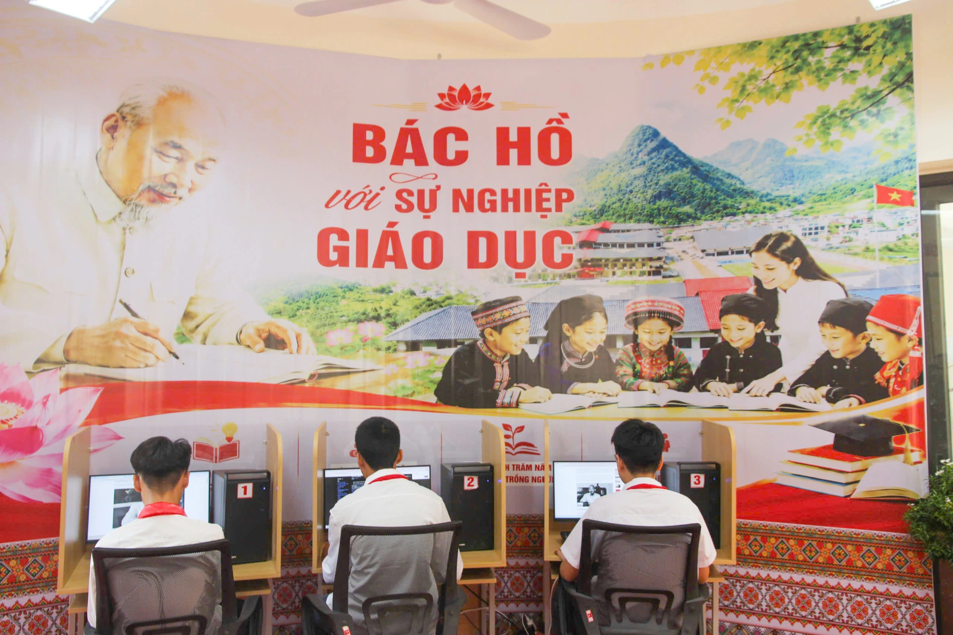 Trường nội trú biên giới Mường Khương: Cuốn vở mở giữa núi rừng