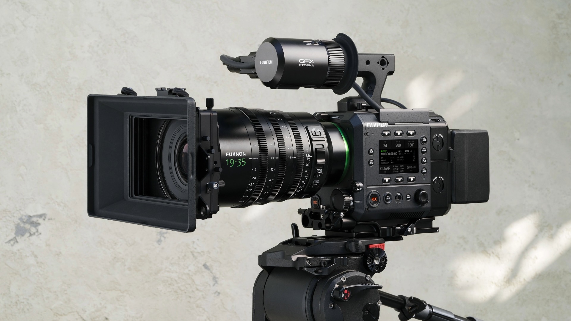 Hệ sinh thái Fujifilm GFX ETERNA 55: Khi EVF và app từ xa hoàn thiện chiếc máy quay