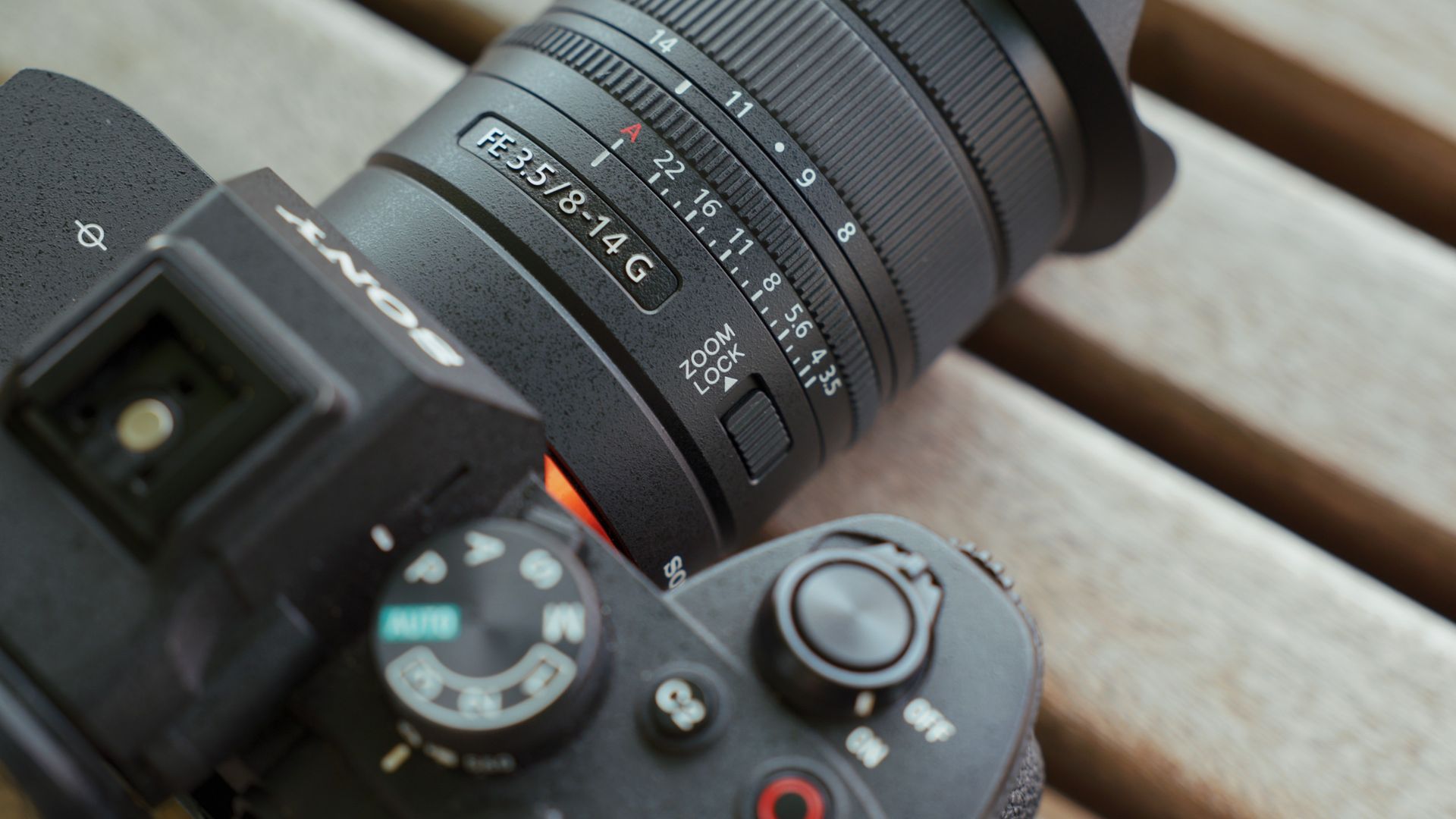 Sony FE 8-14mm f/3.5 Fisheye G: Ống kính fisheye nhỏ nhưng “khó tính”
