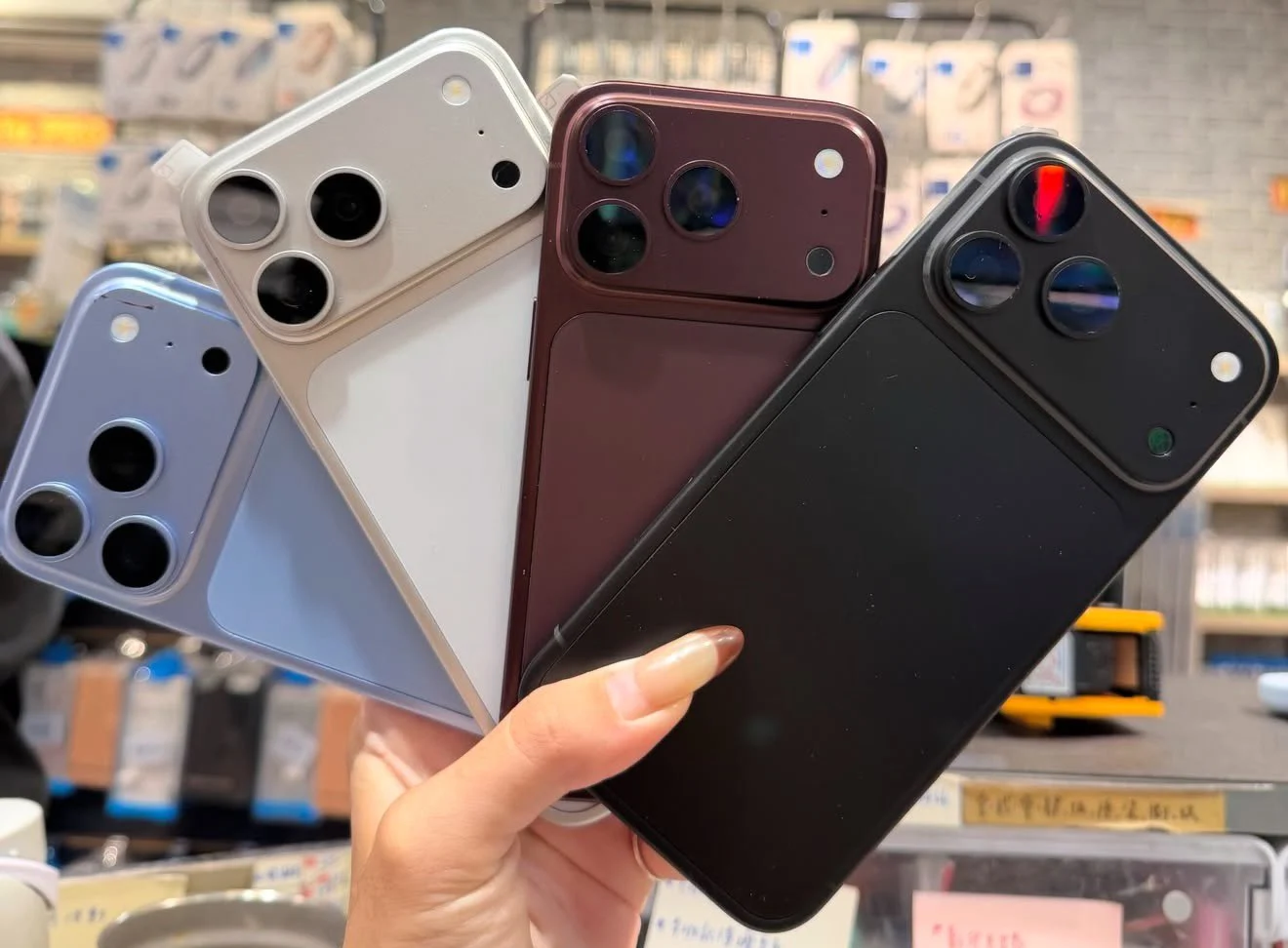 Giá iPhone tăng ra sao từ thế hệ đầu đến iPhone Ultra