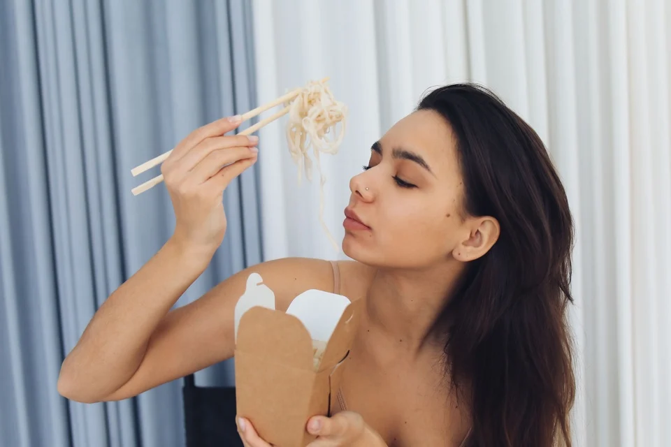 Ăn đêm trước ngủ: nên ăn khi nào và ăn gì để không hỏng giấc
