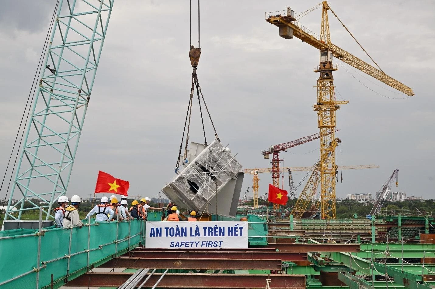 Hai dự án cầu bắc sông Hồng tăng tốc, hứa hẹn đổi diện mạo giao thông Hà Nội