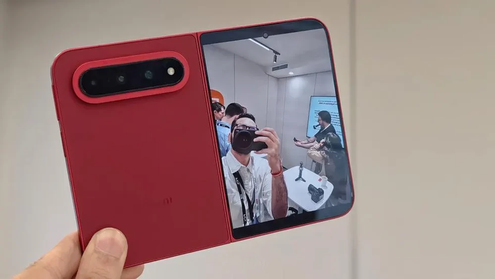 Xiaomi 18 Fold: smartphone gập rộng khiến Samsung và Apple phải dè chừng?