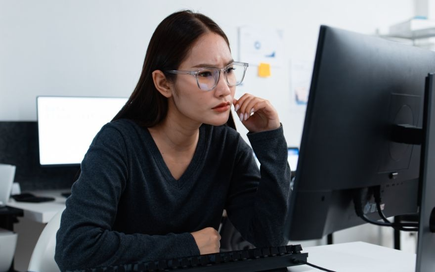 Trẻ em nhìn màn hình nhiều: Phát hiện sớm cận thị và chặn đứng tăng độ