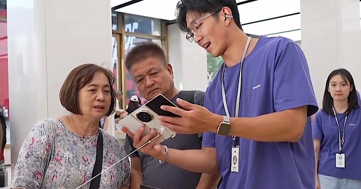 Huawei Mate XT 2 gập ba siêu mỏng: đáng nâng cấp hay chỉ để ngắm?