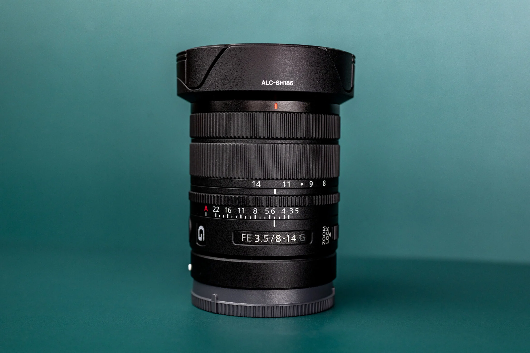 Sony FE 8-14mm f/3.5 Fisheye G: Ống kính fisheye nhỏ nhưng “khó tính”