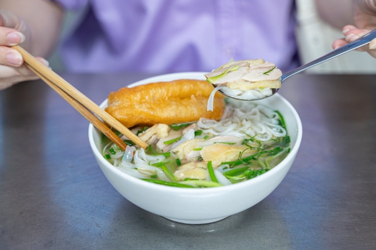 Phở gà Hà Nội và bánh tráng nướng: Vì sao cuốn hút giới trẻ Trung Quốc?