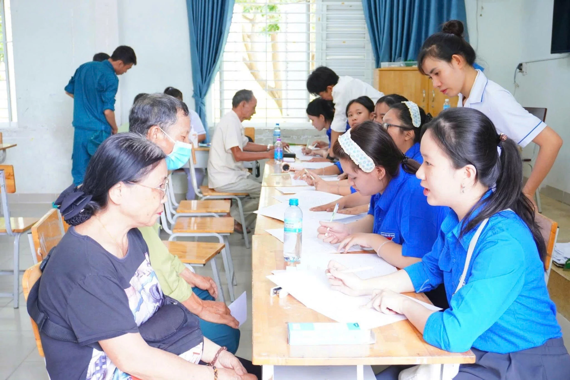 Bác sĩ tình nguyện và mạng lưới y tế cộng đồng nơi biên giới