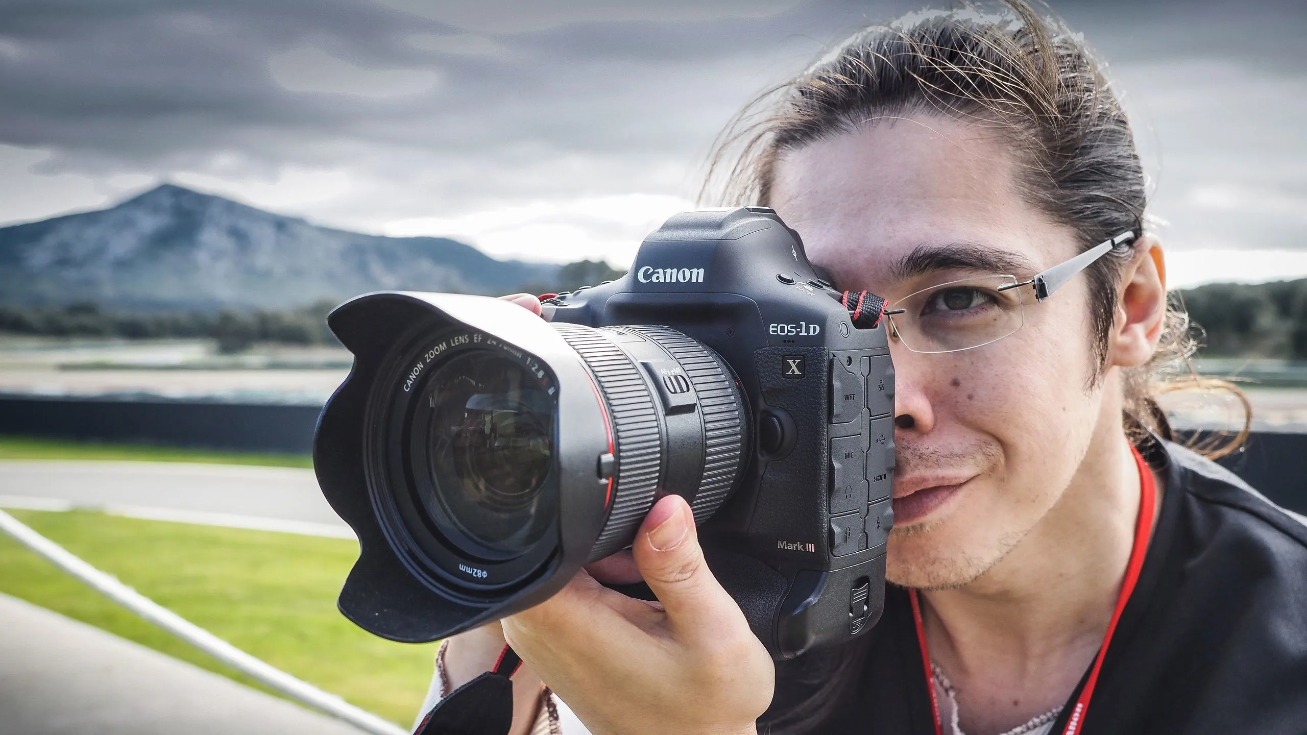 Vì sao DSLR vẫn thống trị thị trường máy ảnh cũ và nhiếp ảnh thể thao?