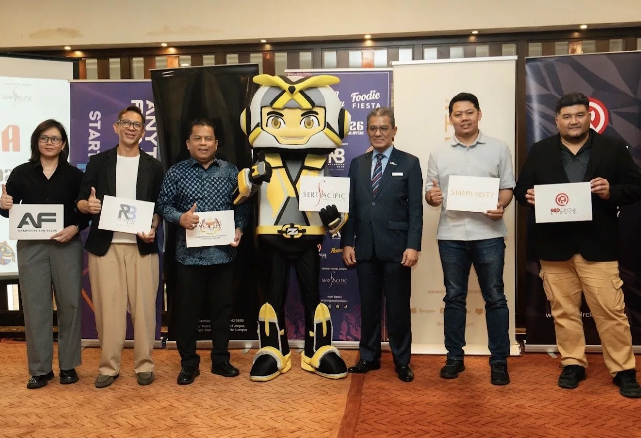 Dari Penganjur Festival ke Pentas Nyanyian: Pilihan Berani Rayme Zainal