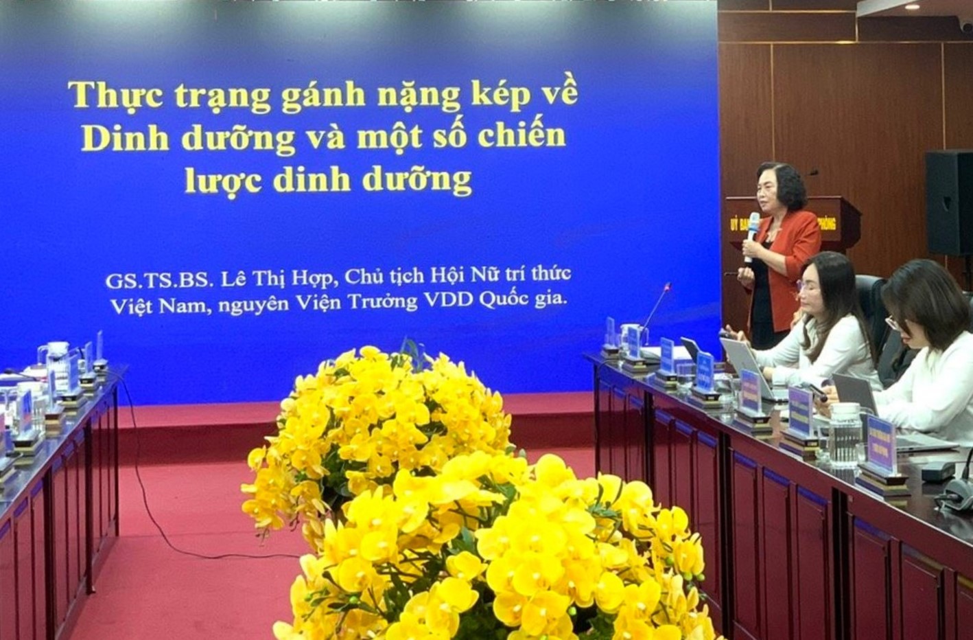 Nữ trí thức và bước chuyển số trong chăm sóc sức khỏe phụ nữ