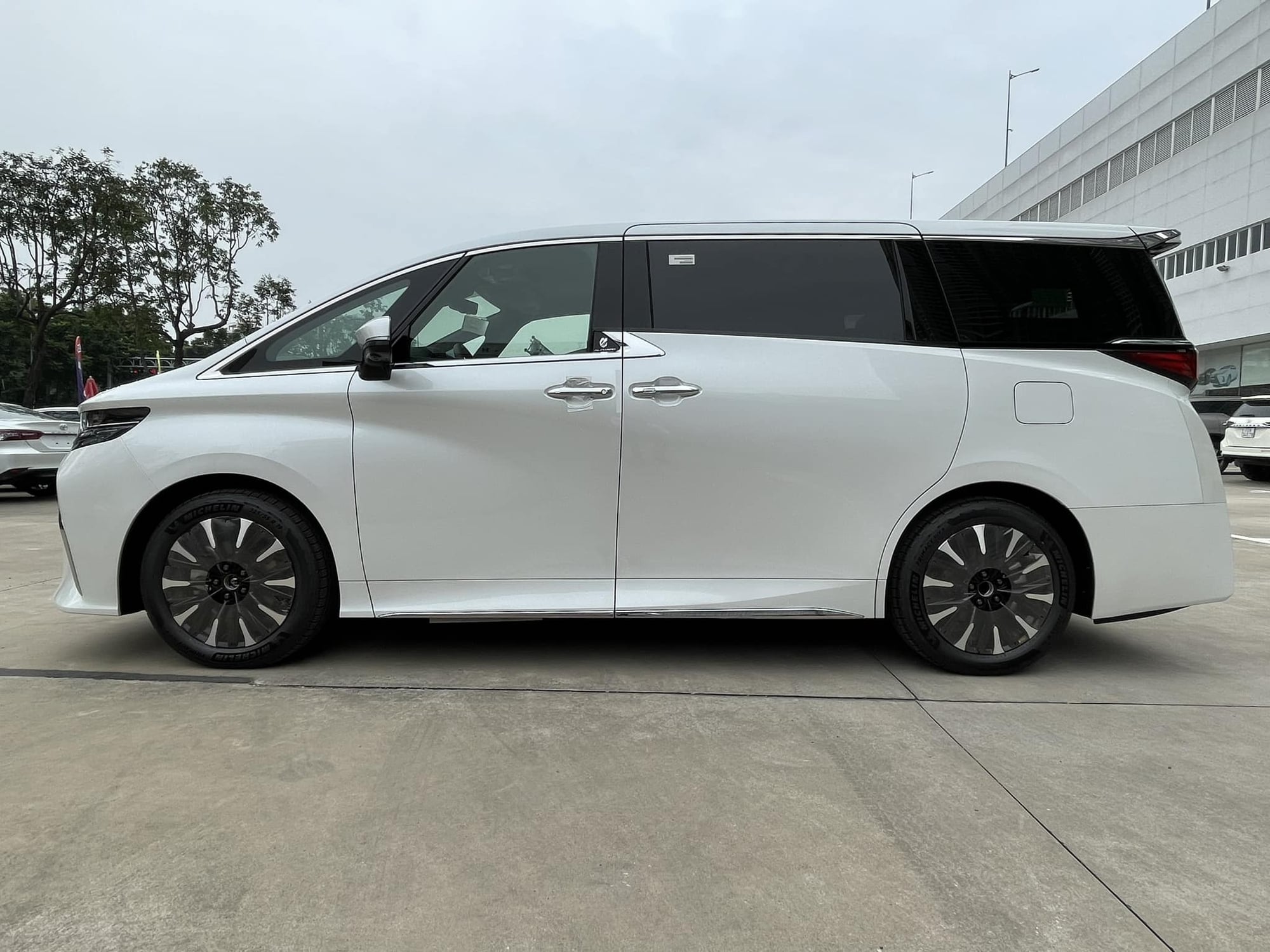 Suzuki XL7 và Mitsubishi Xpander: ai thắng cuộc đua ưu đãi tháng 9?