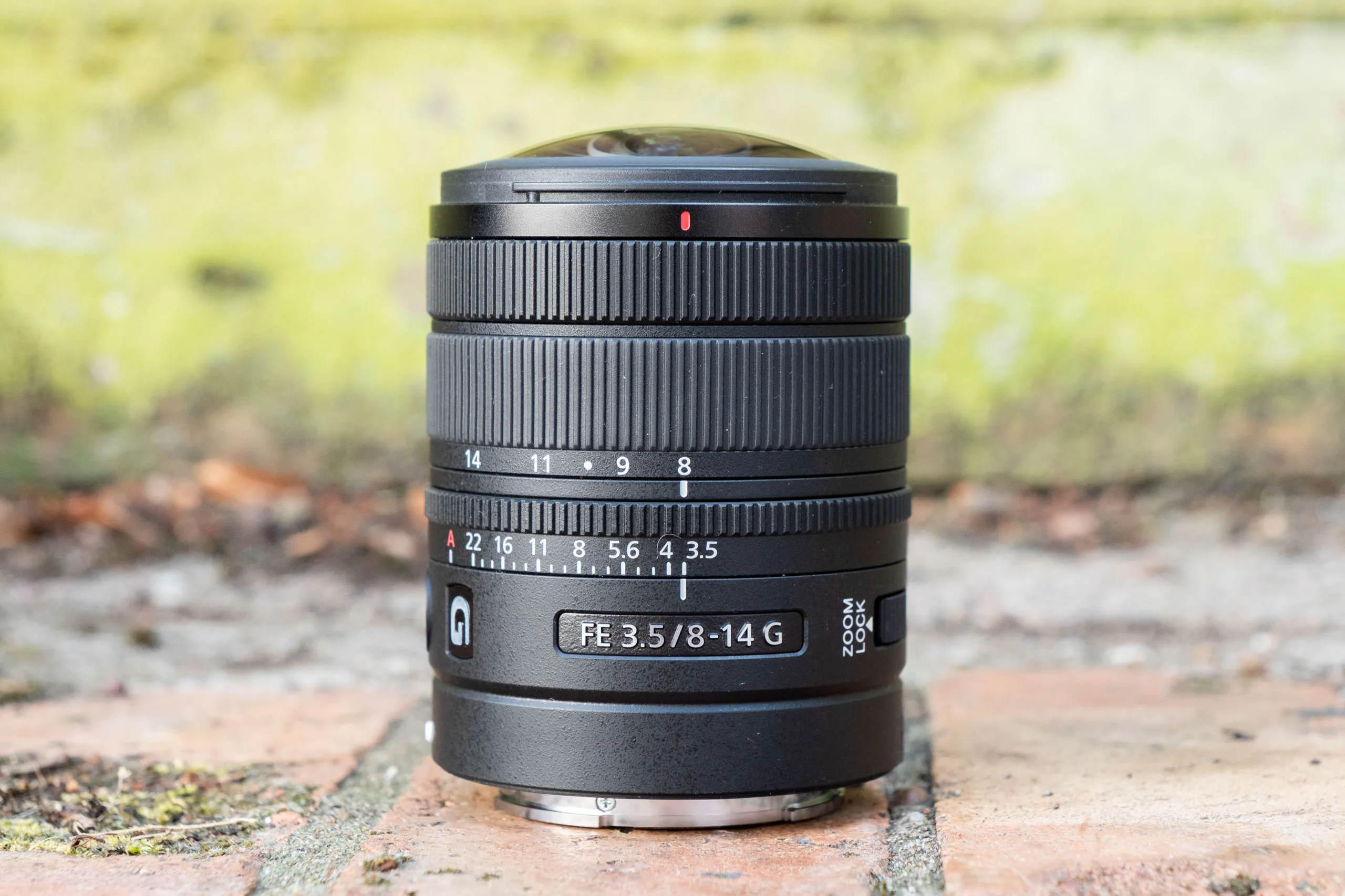 Sony FE 8-14mm f/3.5 Fisheye G: zoom góc siêu rộng cho người chơi sáng tạo